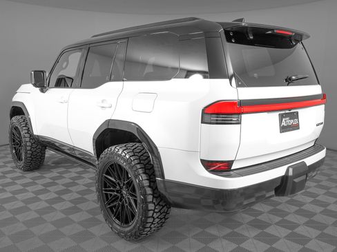 Used 2025 Lexus GX 550 w/ Accessory Package (Z1) image 8