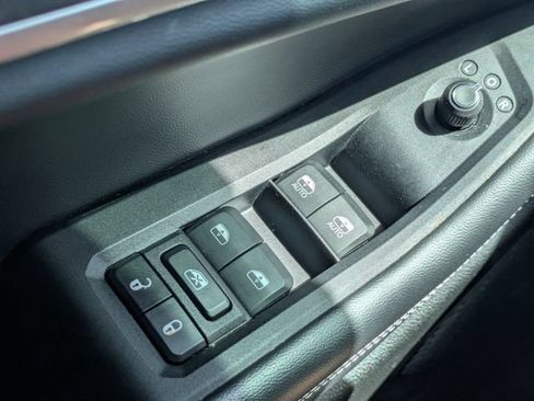 Used 2022 Jeep Grand Cherokee Limited w/ Luxury Tech Group II RWD image 27