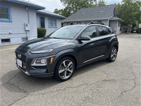 Used 2021 Hyundai Kona Limited FWD image 3