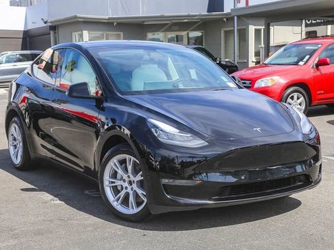 Used 2023 Tesla Model Y Long Range image 2