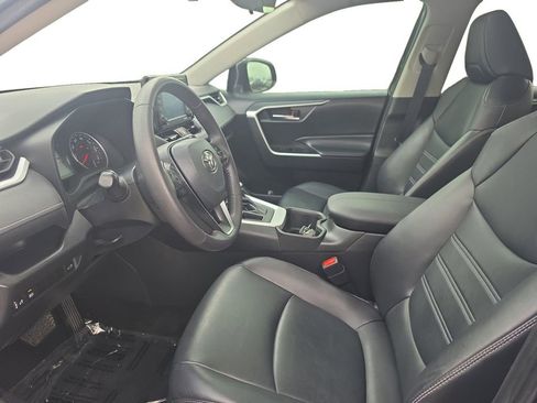 Used 2022 Toyota RAV4 XLE Premium FWD image 9