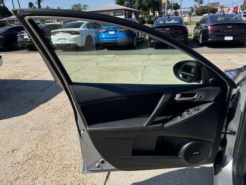 Used 2011 MAZDA MAZDA3 i Touring image 12