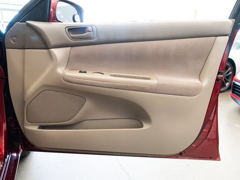 Used 2003 Toyota Camry LE w/ Preferred Accessory Pkg FWD image 21