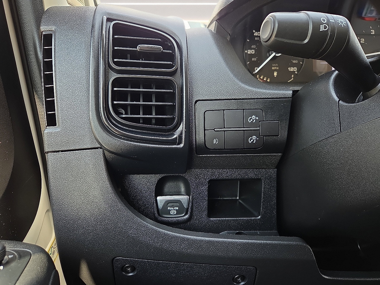 Used 2025 RAM ProMaster 2500 w/ Convenience Group FWD image 18