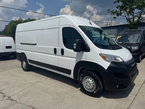 Used 2026 RAM ProMaster 2500 w/ Convenience Group FWD image 2