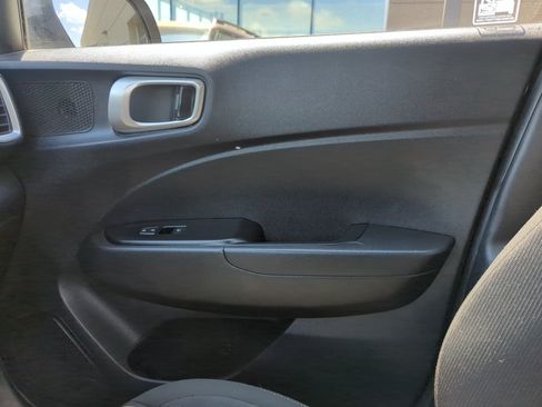 Used 2020 Hyundai Venue SEL FWD image 27