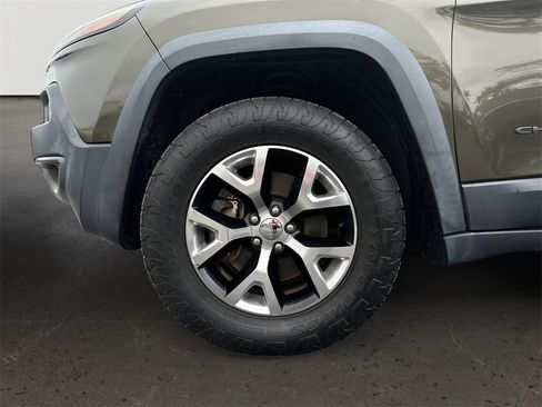 Used 2015 Jeep Cherokee Trailhawk w/ Leather Interior Group image 10