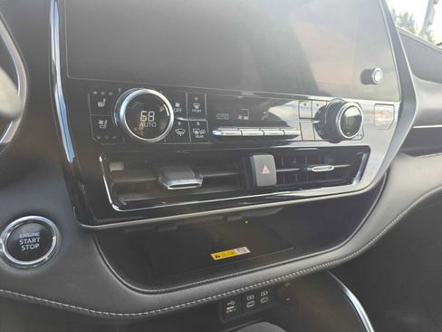 Used 2023 Toyota Highlander Limited image 30
