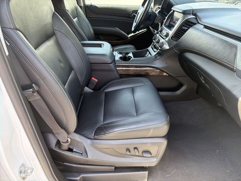 Used 2020 Chevrolet Suburban LT AWD/4WD image 16