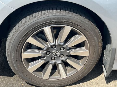Used 2018 Toyota Sienna XLE w/ XLE Navigation Package AWD/4WD image 10