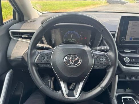 Used 2025 Toyota Corolla Cross XLE FWD image 20