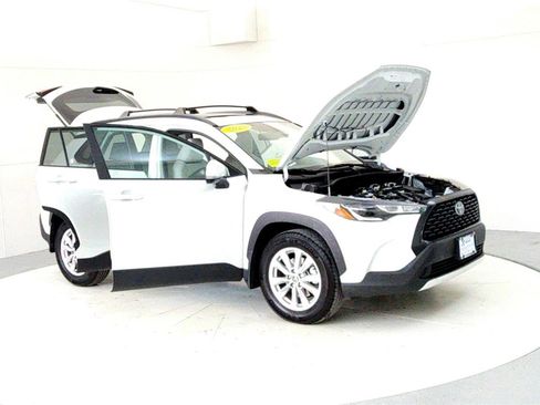 Certified 2023 Toyota Corolla Cross LE image 12