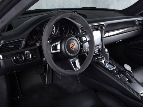 Used 2017 Porsche 911 Turbo S image 4