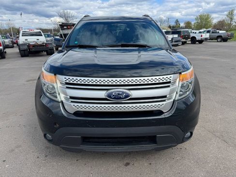 Used 2014 Ford Explorer XLT w/ Equipment Group 202A AWD/4WD image 8