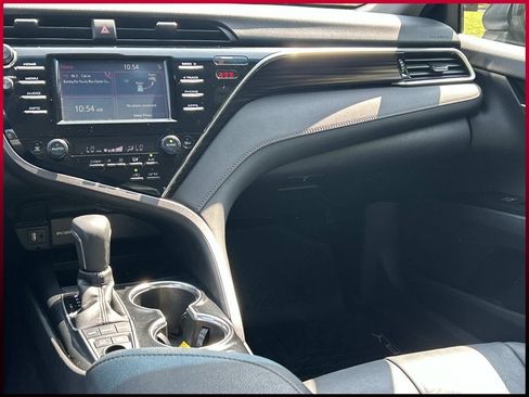 Used 2018 Toyota Camry XLE FWD image 22
