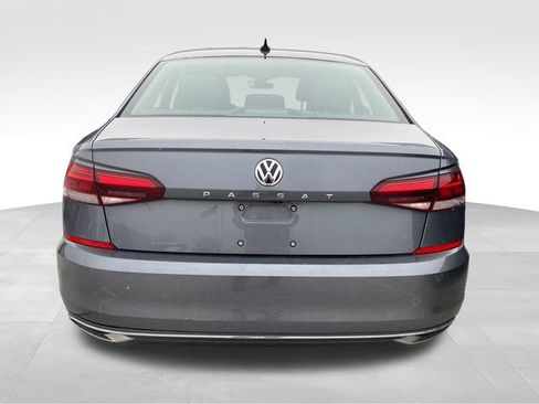 Used 2022 Volkswagen Passat 2.0T image 4