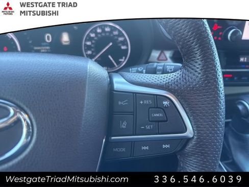 Used 2022 Toyota Sienna Platinum image 20