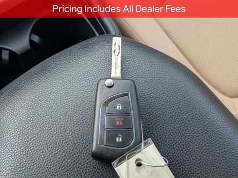 Used 2019 Toyota RAV4 LE FWD image 29