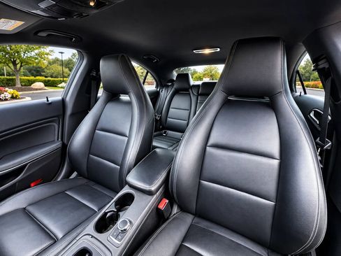 Used 2017 Mercedes-Benz CLA 250 image 11