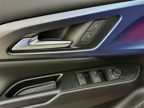 Used 2024 Chevrolet Equinox EV LT image 15