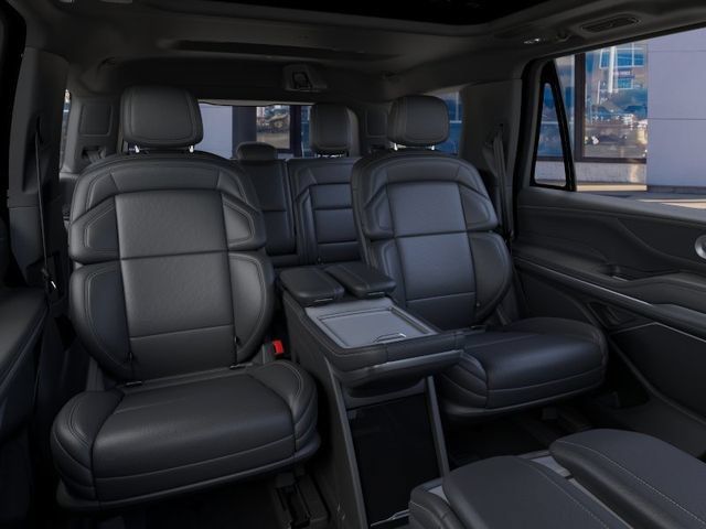 New 2026 Lincoln Navigator Reserve w/ Jet Appearance Package AWD/4WD image 13