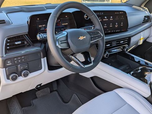 New 2025 Chevrolet Suburban Premier image 16