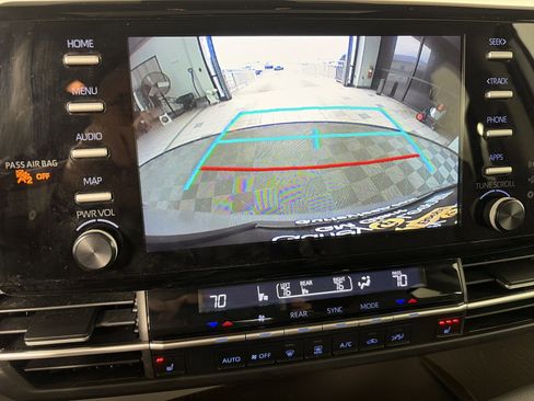 Used 2021 Toyota Sienna XLE image 27