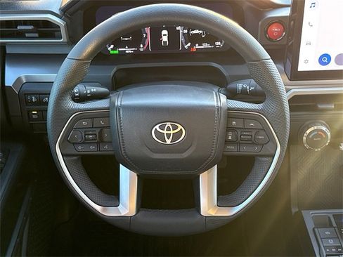 Used 2025 Toyota Tacoma TRD Off-Road image 18