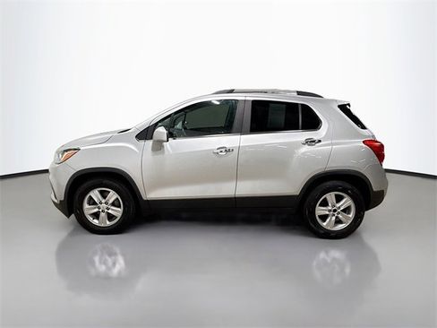 Used 2018 Chevrolet Trax LT w/ LT Convenience Package image 9