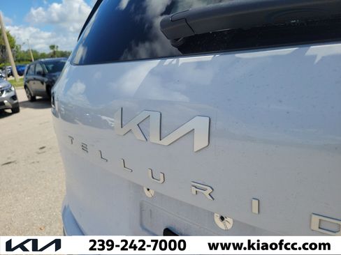 Used 2024 Kia Telluride EX w/ EX Captain's Chair Package AWD/4WD image 10