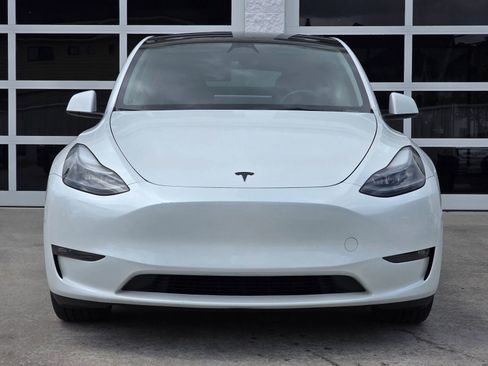 Used 2023 Tesla Model Y Long Range image 10