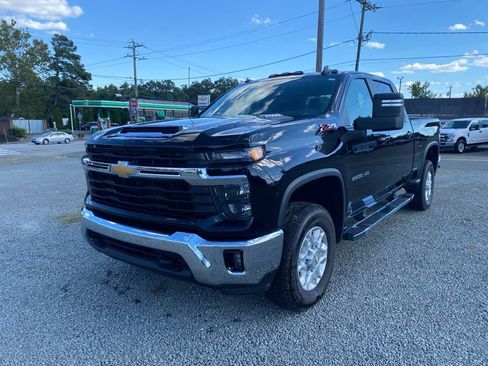 Used 2024 Chevrolet Silverado 2500 LT image 7