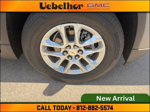 Used 2021 Chevrolet Traverse LT image 18