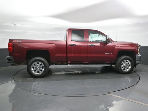 Used 2015 Chevrolet Silverado 2500 LT w/ Z71 Package, Off-Road AWD/4WD image 3