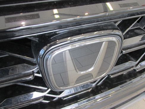 Used 2025 Honda CR-V Sport image 9