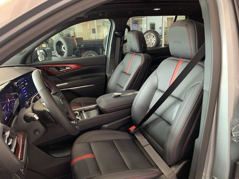 New 2026 Chevrolet Traverse RS w/ LPO, Floor Liner Package FWD image 13