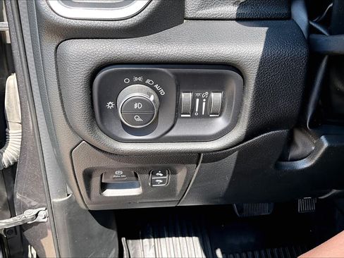 Used 2022 RAM 1500 Laramie AWD/4WD image 30