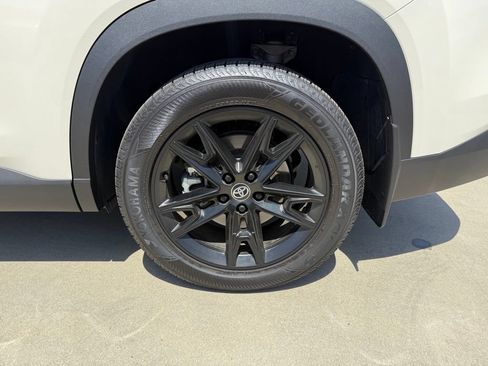 Used 2024 Toyota Grand Highlander AWD image 7