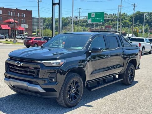 Certified 2025 Chevrolet Colorado Z71 w/ Midnight Edition AWD/4WD image 2