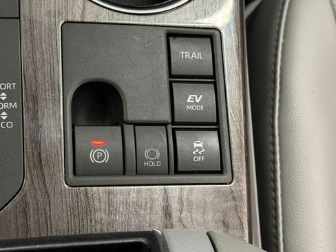Used 2023 Toyota Highlander Platinum AWD/4WD image 32