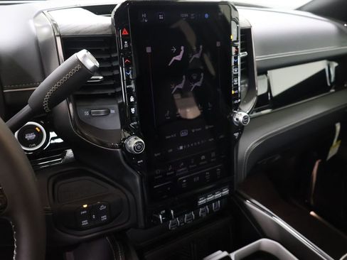 New 2026 RAM 2500 Limited AWD/4WD image 19