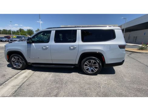 Used 2024 Jeep Wagoneer L Series II w/ Flexible Seating Group AWD/4WD image 5