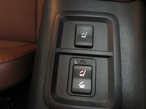 Used 2017 Toyota Sequoia Platinum AWD/4WD image 22