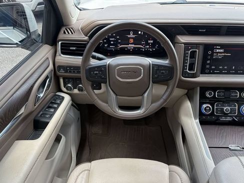 Used 2022 GMC Yukon Denali w/ Denali Ultimate Package AWD/4WD image 16