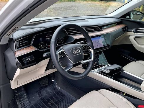 Used 2019 Audi e-tron Prestige AWD/4WD image 18