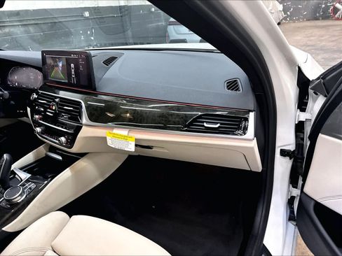 Used 2023 BMW 540i w/ M Sport Package RWD image 17