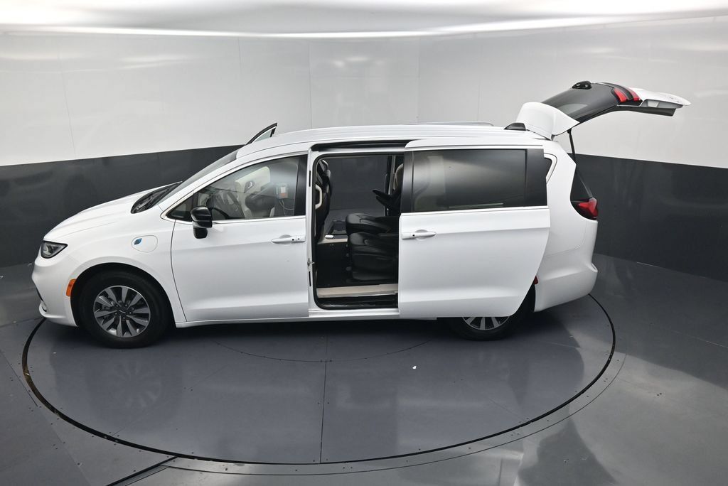 Used 2024 Chrysler Pacifica Limited FWD image 23