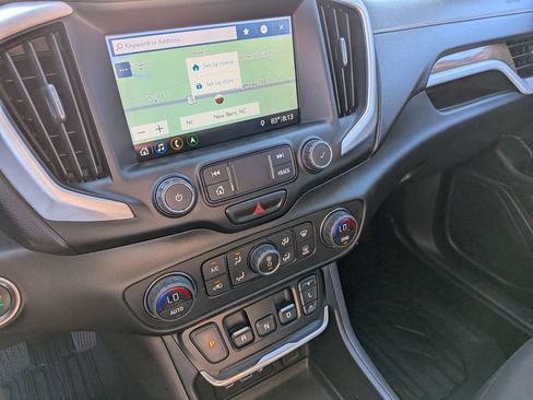 Used 2021 GMC Terrain SLE w/ Driver Convenience Package FWD image 16