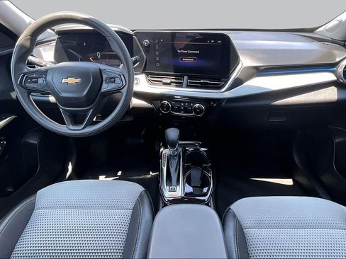 Used 2025 Chevrolet Trax LT FWD image 15