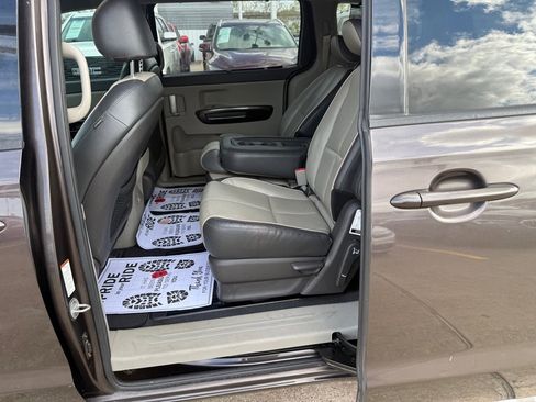 Used 2017 Kia Sedona EX image 6